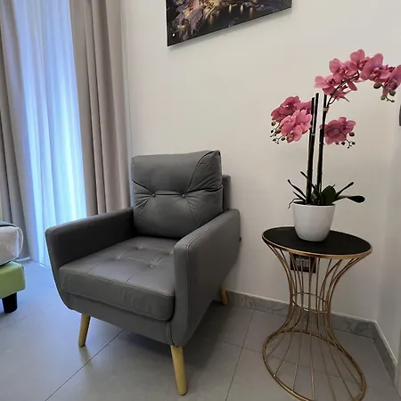 Cinqueterre Behind 4* La Spezia